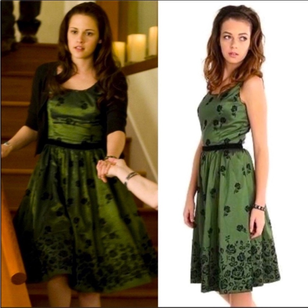 NWT Twilight Saga New Moon Bella Swan Green Rose Printed Birthday Dress